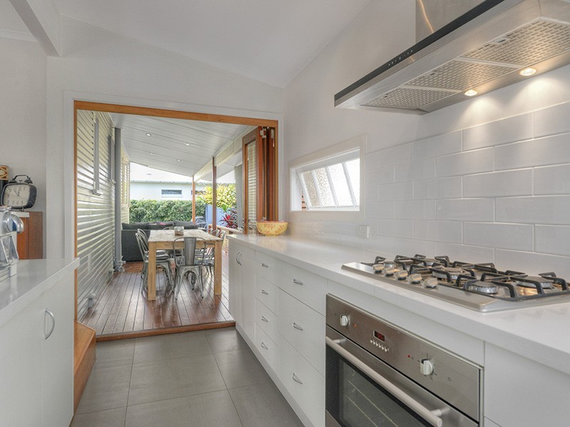 15 Almora Street, Wooloowin QLD 4030