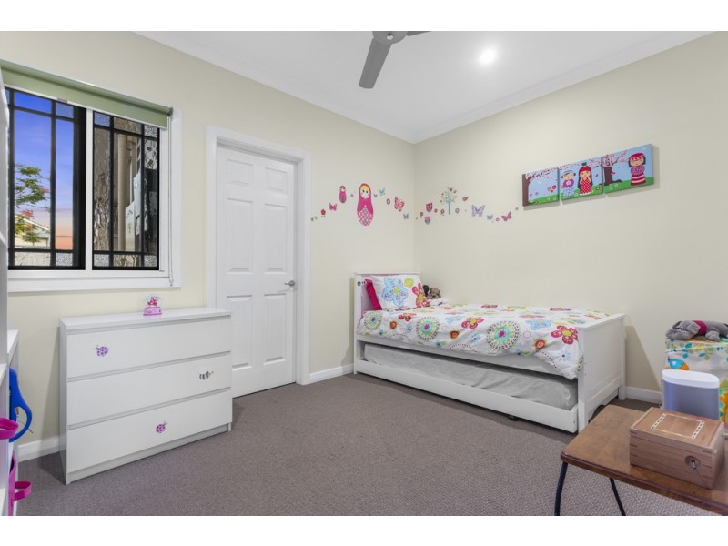 10 Bradley Avenue, Kedron QLD 4031