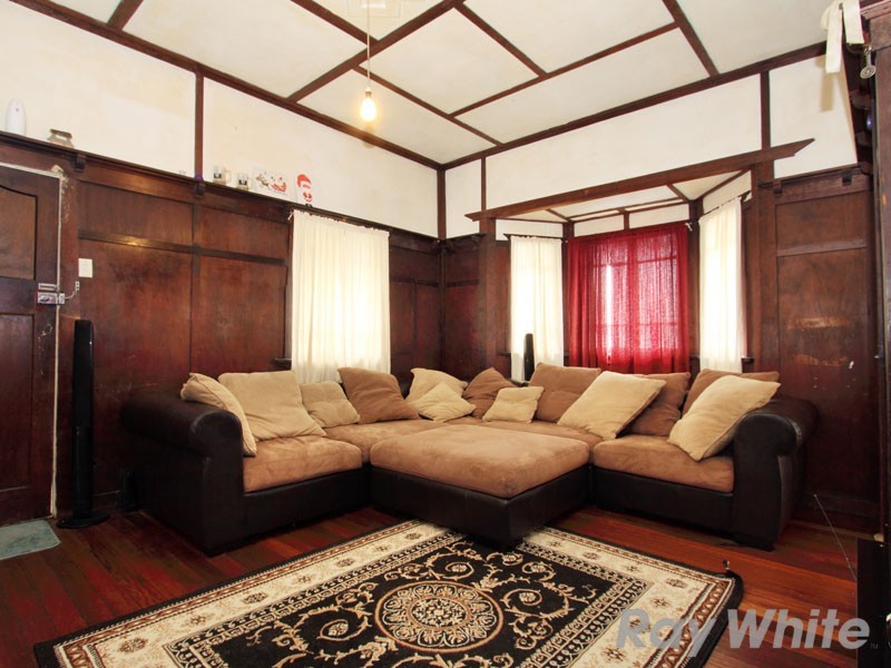 7 Mina Parade, Newmarket QLD 4051