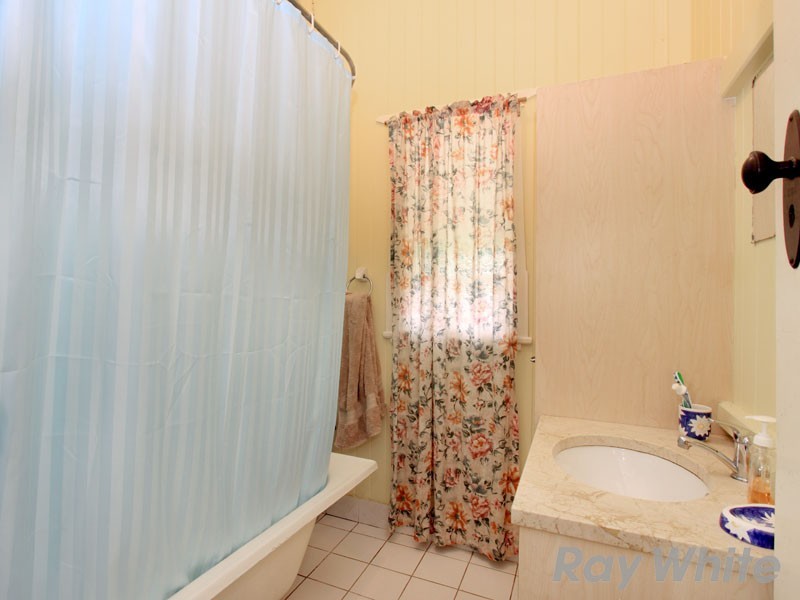 7 Mina Parade, Newmarket QLD 4051