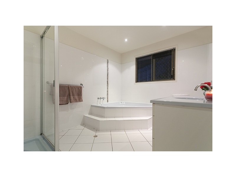 25 Hackett Street, Ashgrove QLD 4060