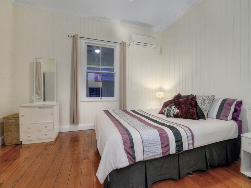 2 Lower Clifton Terrace, Red Hill QLD 4059