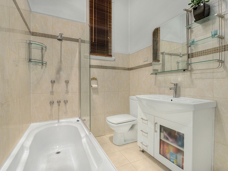 2 Lower Clifton Terrace, Red Hill QLD 4059