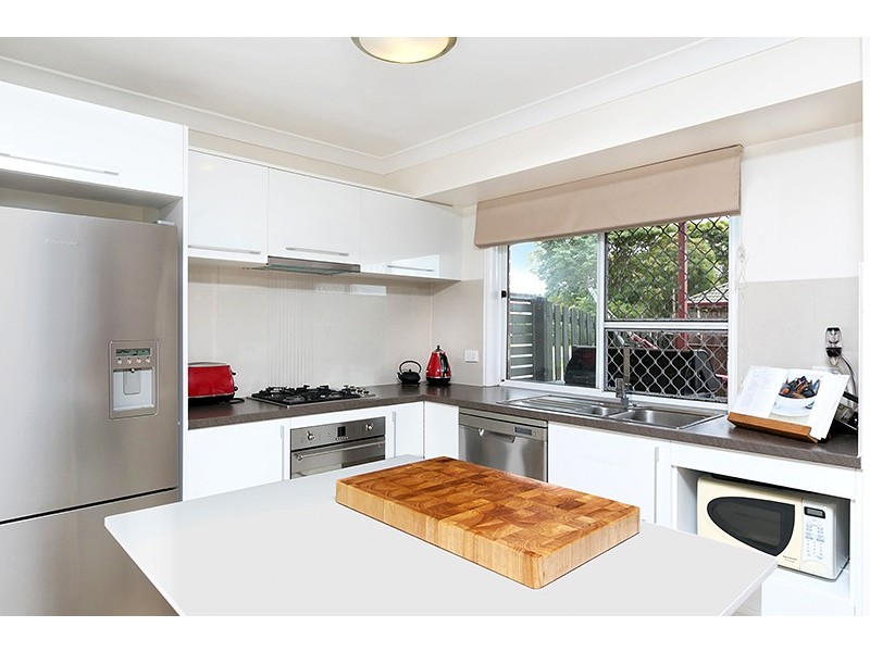 1 Manitoba Place, Wavell Heights QLD 4012