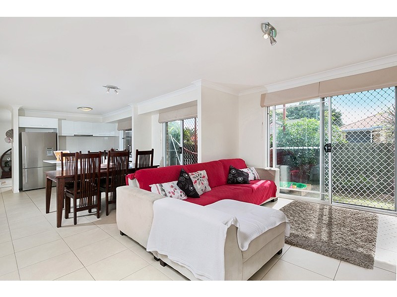 1 Manitoba Place, Wavell Heights QLD 4012