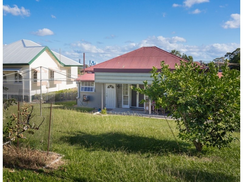 27 Tathra Street, Stafford QLD 4053