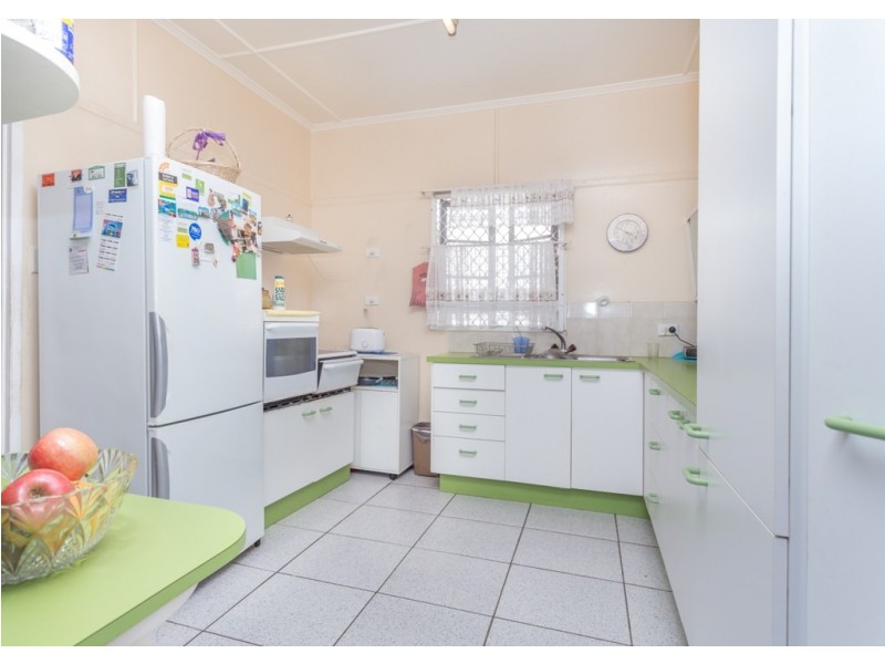 27 Tathra Street, Stafford QLD 4053