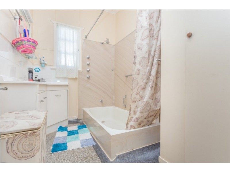 27 Tathra Street, Stafford QLD 4053