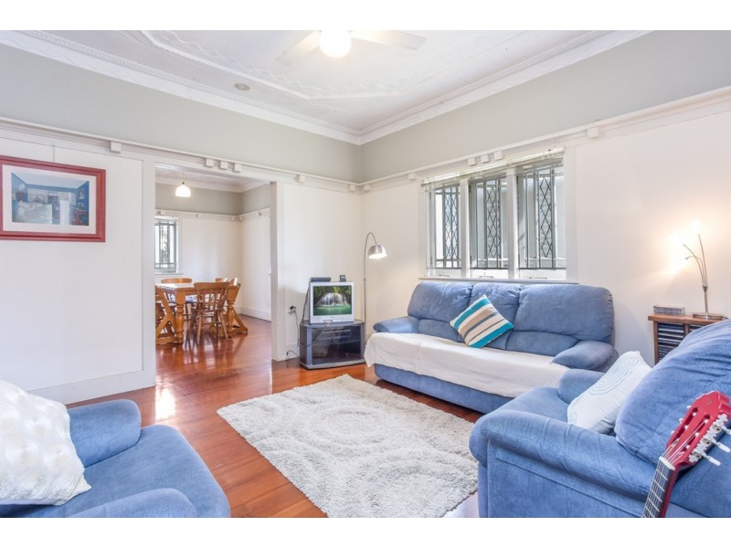 8 Myrtle Street, Grange QLD 4051