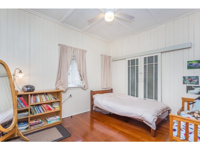 8 Myrtle Street, Grange QLD 4051