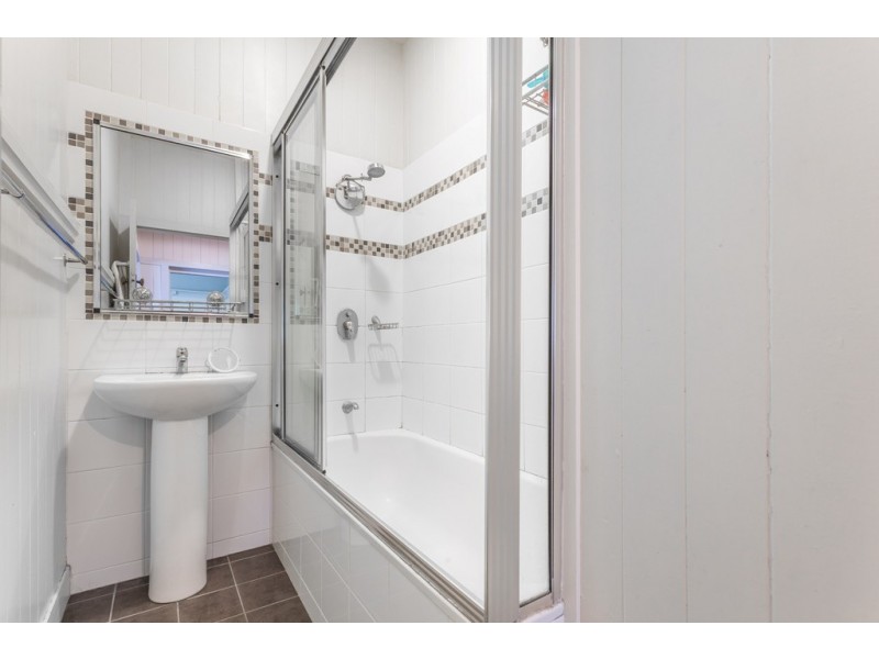 8 Myrtle Street, Grange QLD 4051