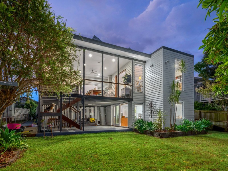 21 Bradley Avenue, Kedron QLD 4031