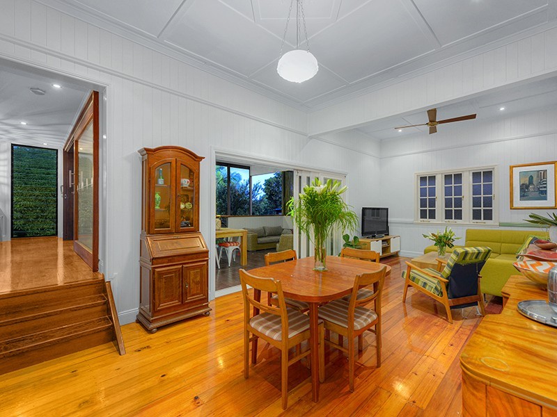 21 Bradley Avenue, Kedron QLD 4031