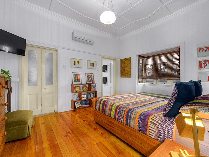 21 Bradley Avenue, Kedron QLD 4031