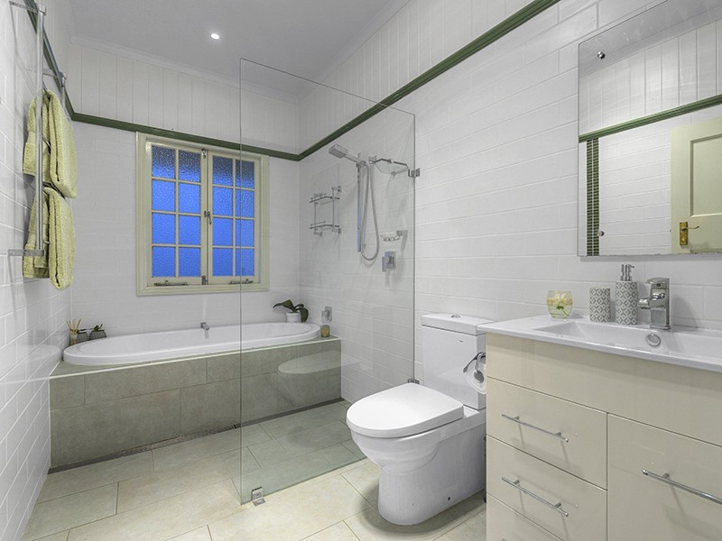 21 Bradley Avenue, Kedron QLD 4031