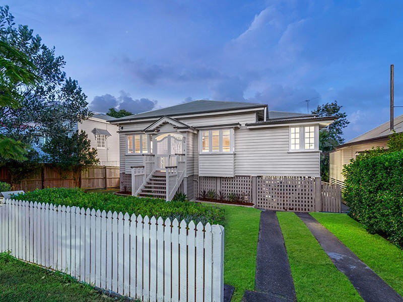 21 Bradley Avenue, Kedron QLD 4031