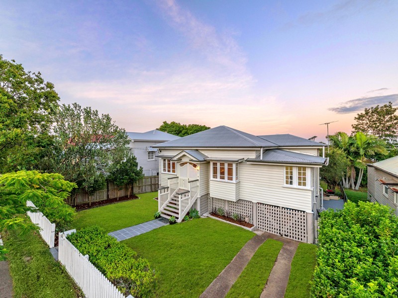 21 Bradley Avenue, Kedron QLD 4031