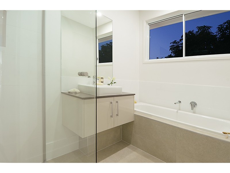 77 Clarke Street, Hendra QLD 4011