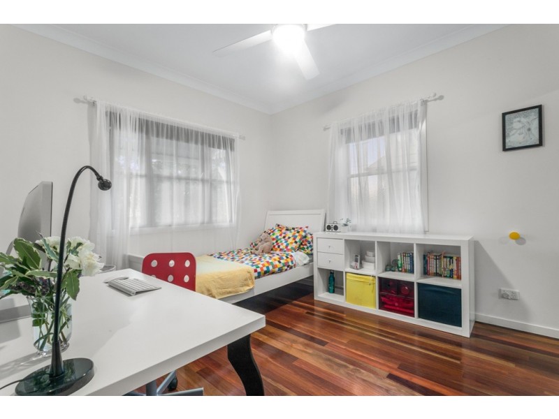 8 Bank Street, Windsor QLD 4030