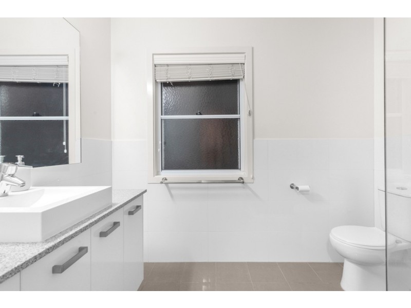 8 Bank Street, Windsor QLD 4030