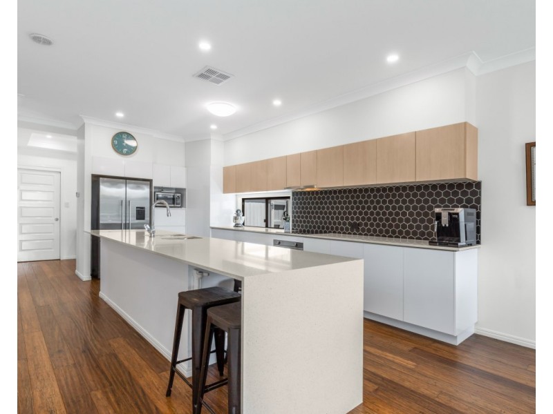 94 Raceview Avenue, Hendra QLD 4011