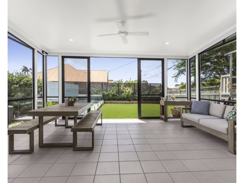 94 Raceview Avenue, Hendra QLD 4011