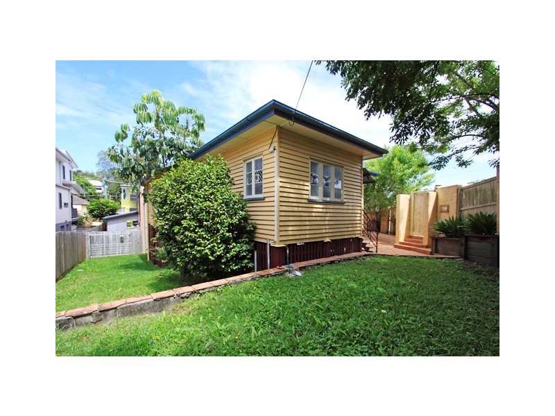 52 Wilston Road (corner of Erneton St), Newmarket QLD 4051