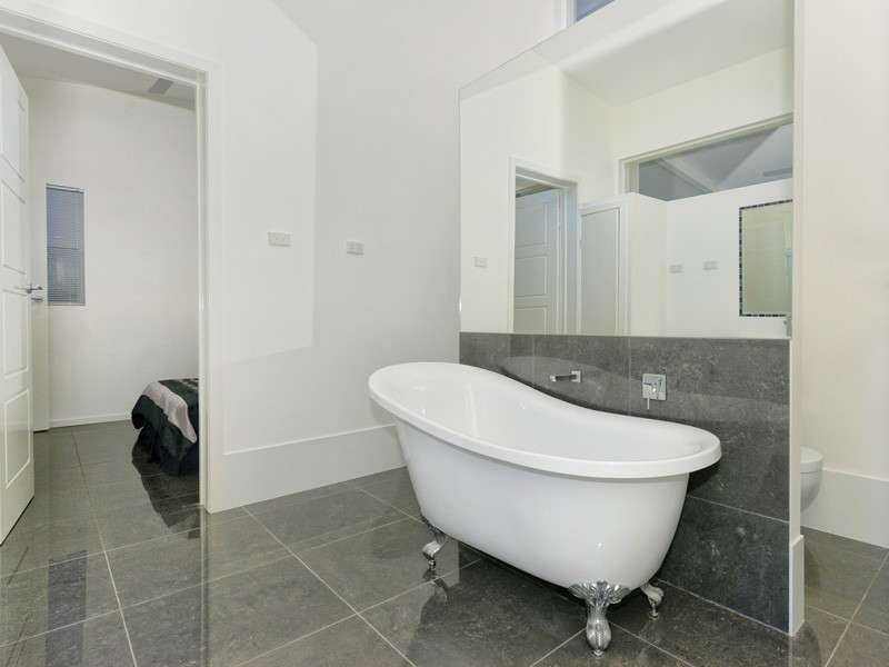 7 Hamilton Avenue, Hendra QLD 4011