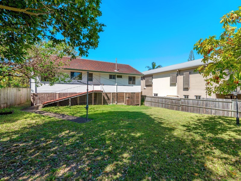 18 Gracemere Street, Newmarket QLD 4051