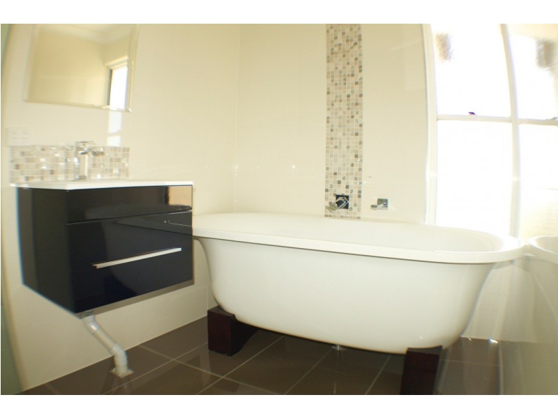 62 Minerva Court, Eatons Hill QLD 4037