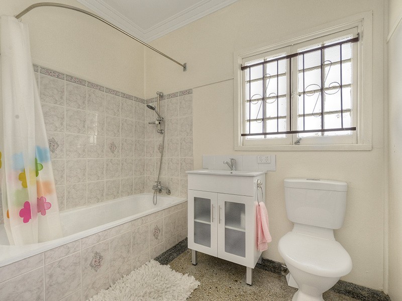 43 Raceview Avenue, Hendra QLD 4011