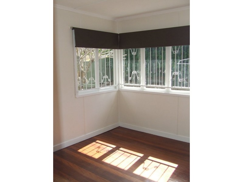 16 Deerdale Street, Stafford Heights QLD 4053