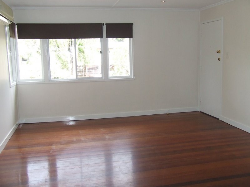 16 Deerdale Street, Stafford Heights QLD 4053