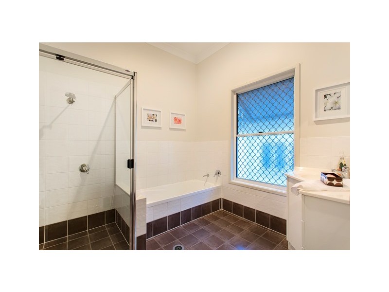 16 Hamilton Avenue, Hendra QLD 4011