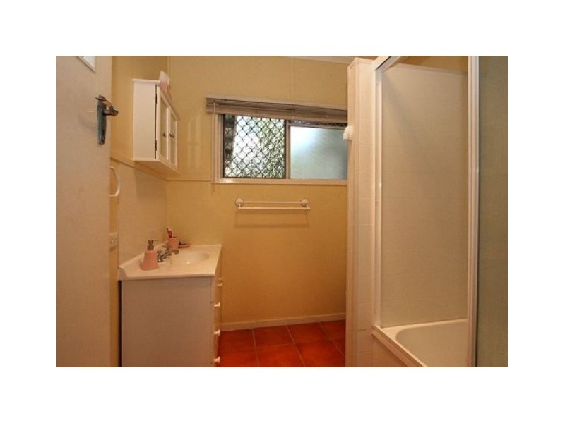 54 Blenheim St, Chermside West QLD 4032