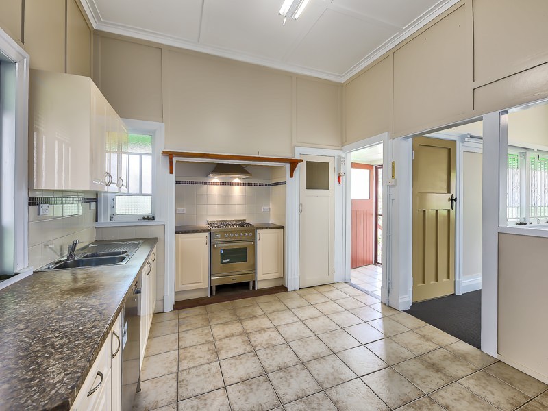 90 Lansdowne Street, Newmarket QLD 4051