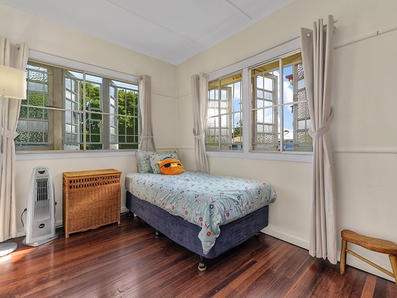 25 Stirling Street, Gordon Park QLD 4031