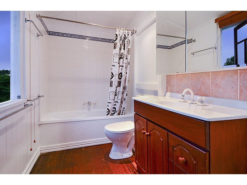 29 Tenth Avenue, Windsor QLD 4030