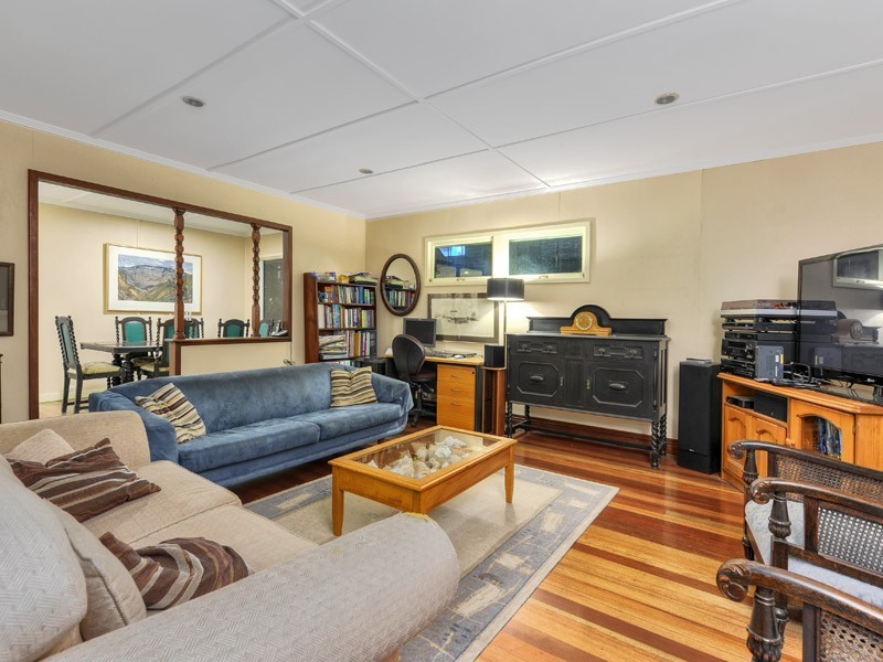 8 Dorkay Street, Stafford Heights QLD 4053