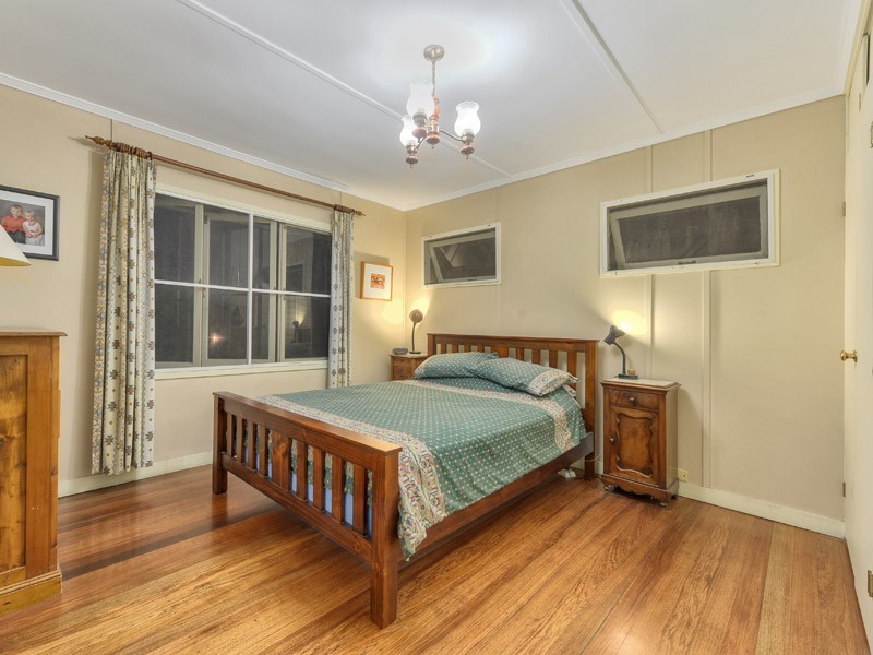 8 Dorkay Street, Stafford Heights QLD 4053