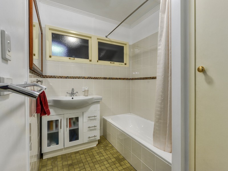 8 Dorkay Street, Stafford Heights QLD 4053