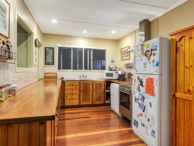 8 Dorkay Street, Stafford Heights QLD 4053