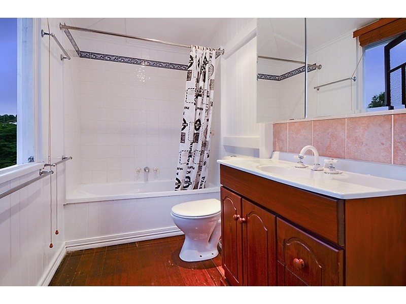 29 Tenth Avenue, Windsor QLD 4030