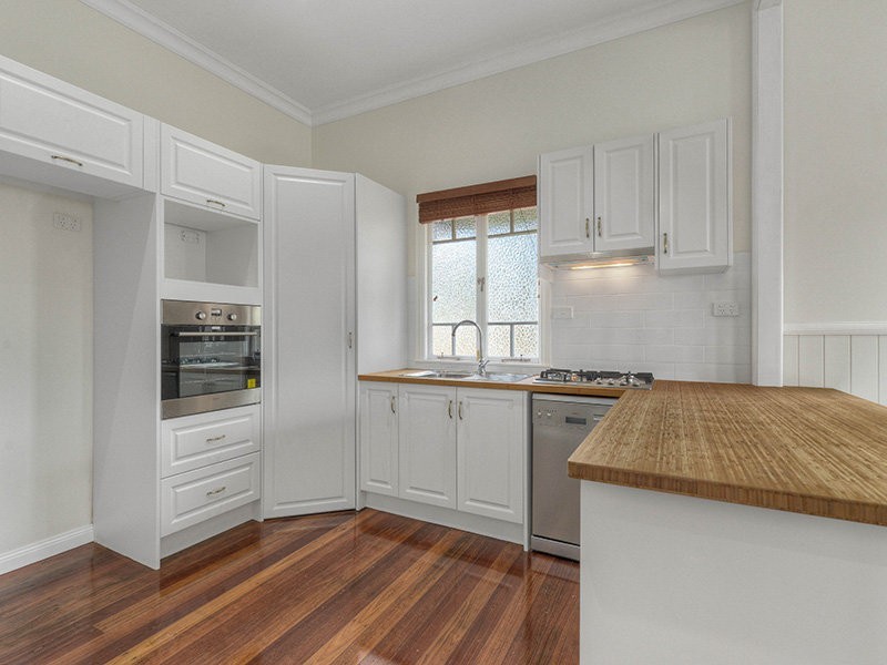 7 Mina Parade, Newmarket QLD 4051