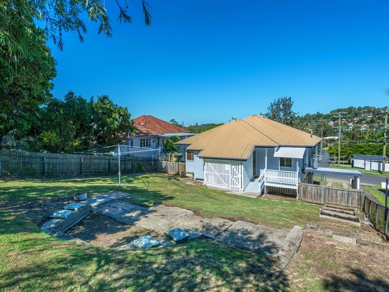 27 Armfield Street, Stafford QLD 4053