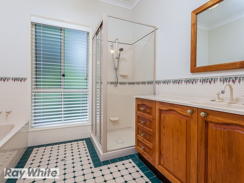 7 Hoare Court, Bunya QLD 4055