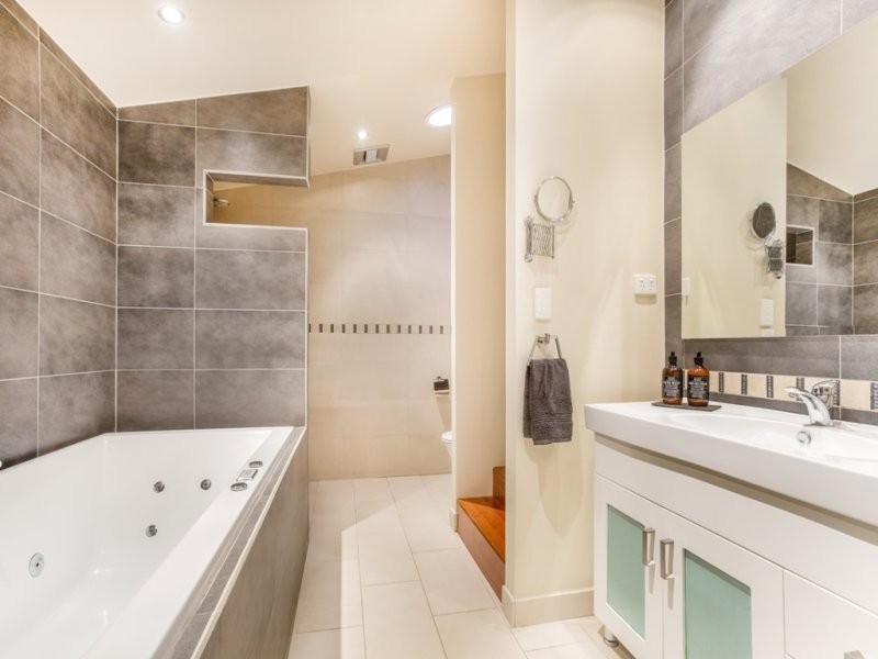 7 Agincourt Street, Grange QLD 4051