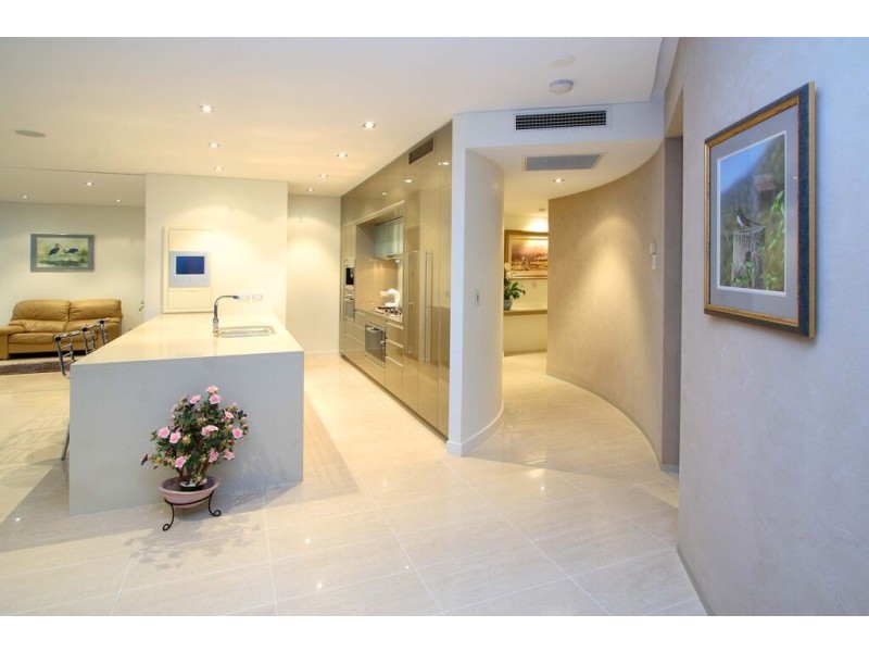 32/205 Coronation Drive, Milton QLD 4064