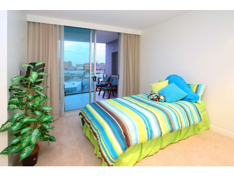 32/205 Coronation Drive, Milton QLD 4064