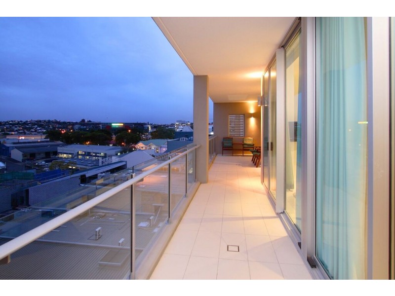32/205 Coronation Drive, Milton QLD 4064